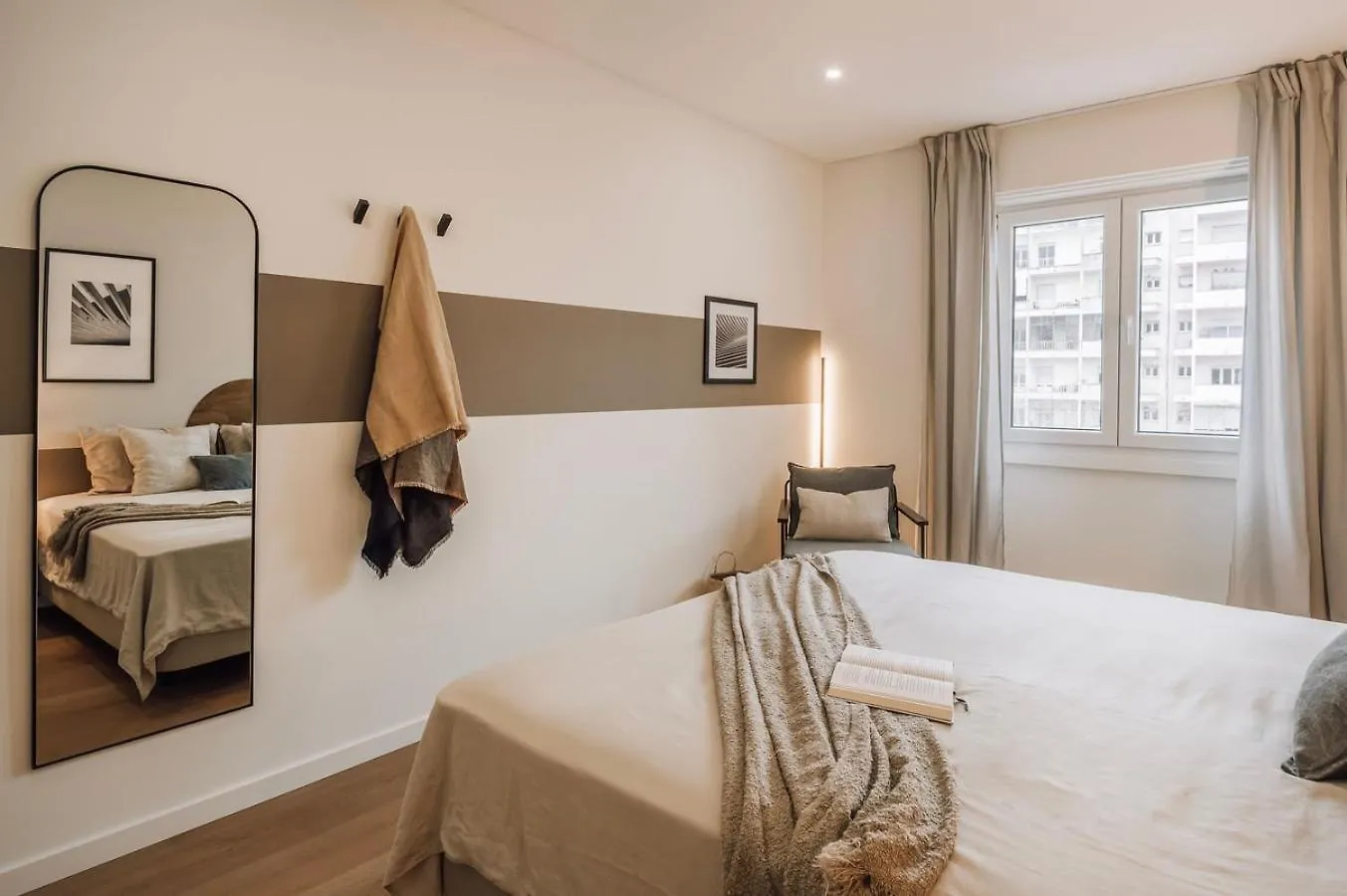 Ofir - 2 Bedrooms And Office In Alvalade Lisbona Appartamento